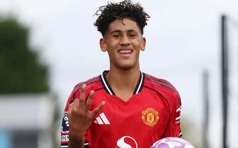 نجم مانشستر يونايتد الصاعد جي جي غابرييل يسجل هدفاً فردياً خيالياً بمباراة الشباب